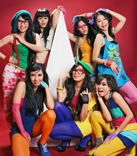 SINGLESxFERNO's tweet photo. ㅤ
Pick one member 7icons dongg kalau aku mah lizzie 
ㅤ https://t.co/vfUNNaQM2A