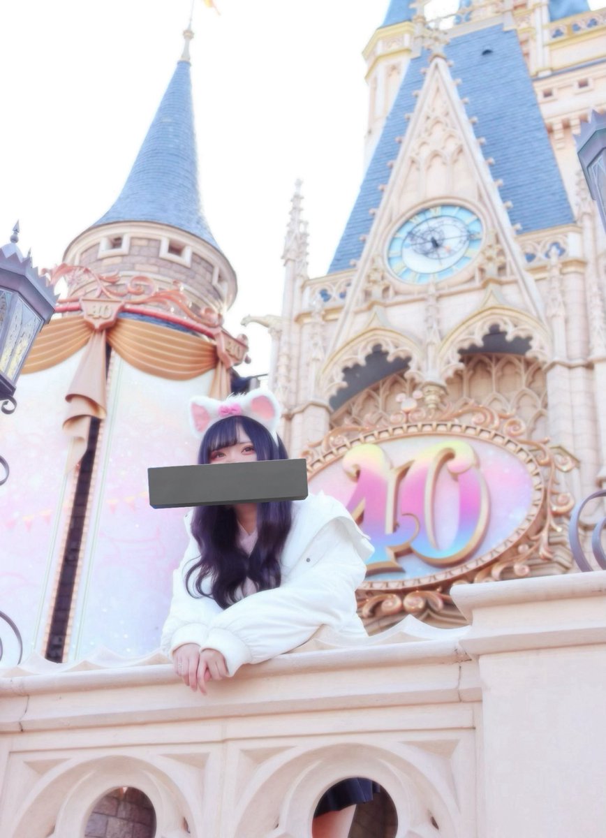 m__xoxa's tweet photo. グランドフィナーレのグッズ発売日に列凄いな〜って遠くを見つめるｵﾚ
（とミッキー） https://t.co/vyM8uGyxvm