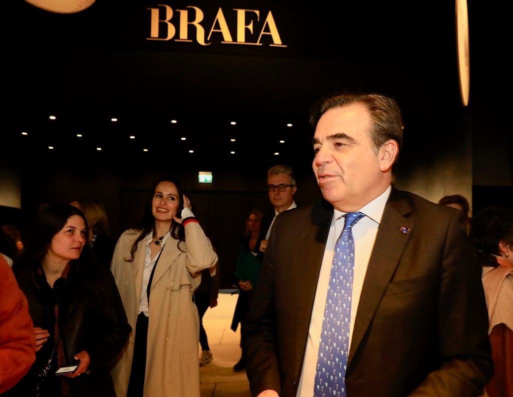 MargSchinas tweet picture