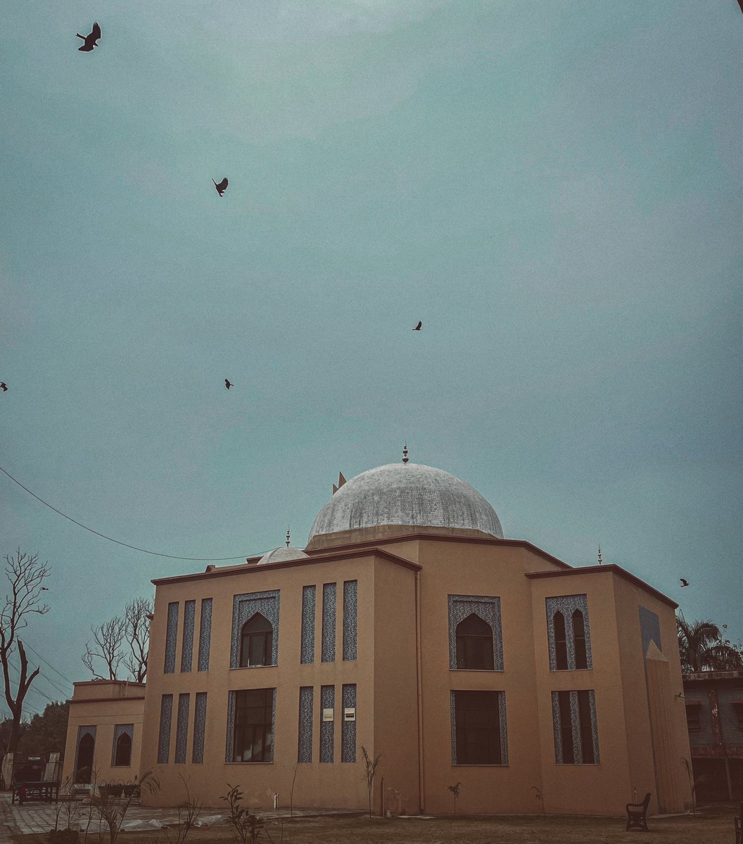 aka_Abdullah007's tweet photo. When Euripides wrote 

𝙊𝙛𝙩𝙚𝙣 𝘼 𝙉𝙤𝙗𝙡𝙚 𝙁𝙖𝙘𝙚 𝙃𝙞𝙙𝙚𝙨 𝙁𝙞𝙡𝙩𝙝𝙮 𝙒𝙖𝙮𝙨

And Akbar Allahabadi wrote

مے بھی ہوٹل میں پیو ، چندہ بھی دو مسجد میں

شیخ بھی خوش رہیں، شیطان بھی ناراض نہ ہو https://t.co/yMqqg6RIQq