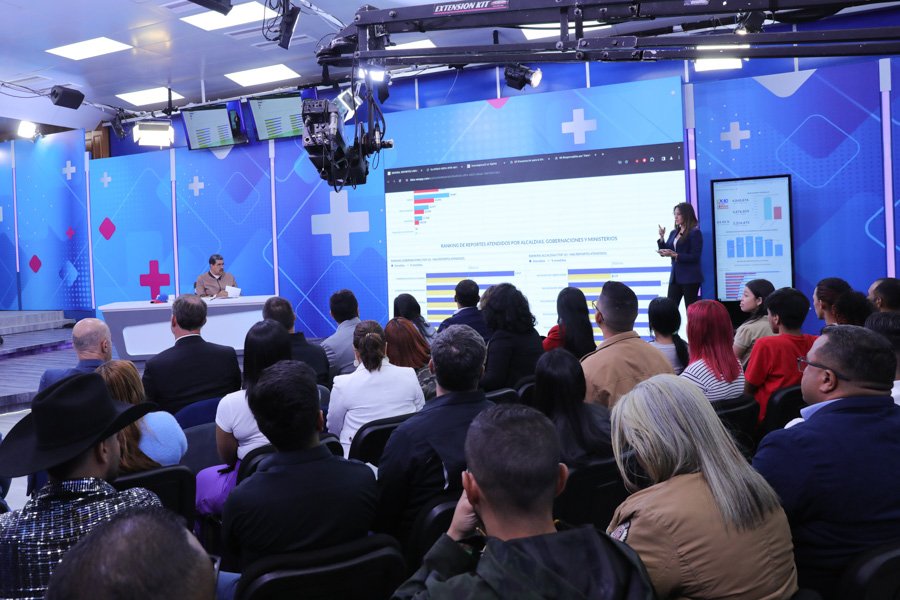 GobBoliv_Bnas's tweet photo. #Noticia | Durante programa «Con Maduro +» destacan rehabilitación del Liceo Alberto Arvelo Torrealba en #Barinas a través del 1x10

https://t.co/7KJL7QbEBk

#30Ene
#7TFórmulaVictoriosa https://t.co/ad1ngA1BuJ