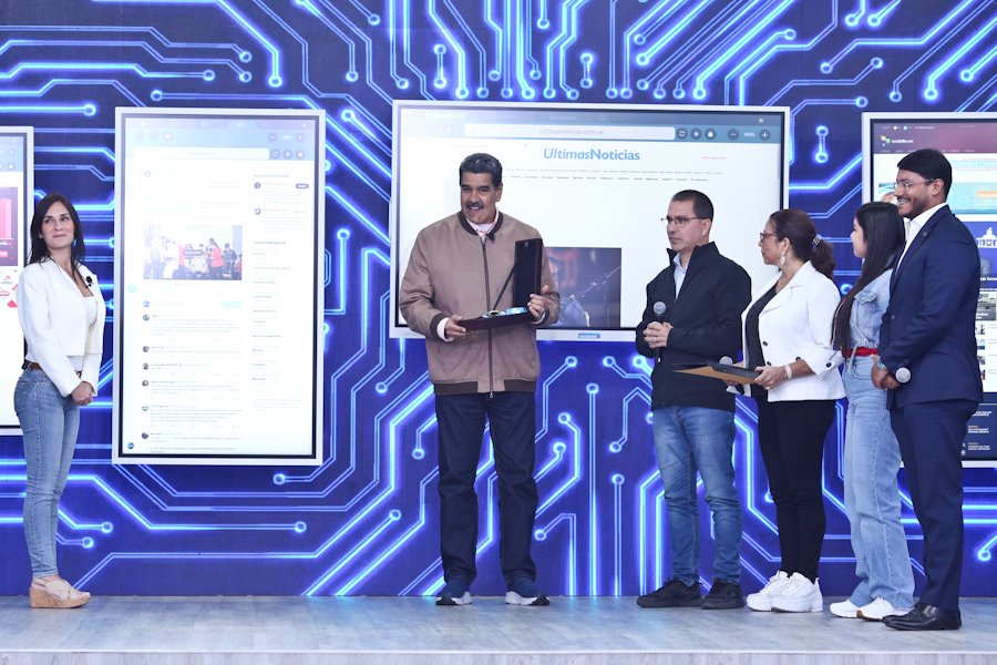 GobBoliv_Bnas's tweet photo. #Noticia | Durante programa «Con Maduro +» destacan rehabilitación del Liceo Alberto Arvelo Torrealba en #Barinas a través del 1x10

https://t.co/7KJL7QbEBk

#30Ene
#7TFórmulaVictoriosa https://t.co/ad1ngA1BuJ