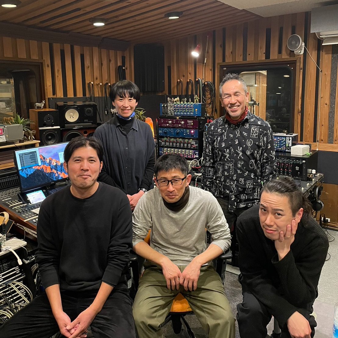 ego_iny0425's tweet photo. アルケミースタジオでの
レコーディング、
無事に終わりました！！

今、帰りの車でラフミックスを
アルバムの順番で聴いてます。

ええよ、ええよ、ええよーー
（大事な事を3回言う）

最高傑作に、また一歩近づいたと思います。

アルケミースタジオは
最高じゃー！！

お楽しみに

#alterego瀬戸内 https://t.co/fcbVBg3uXi