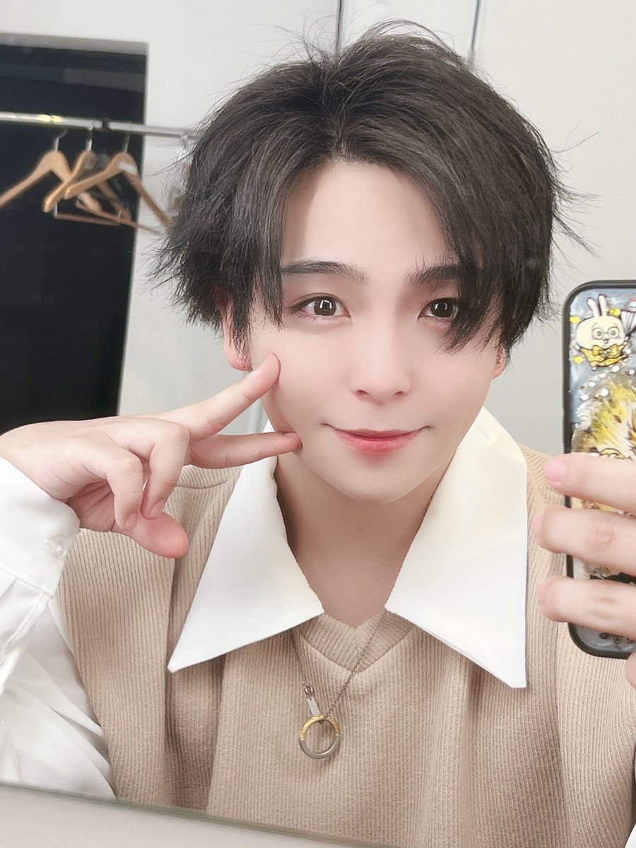 nicodance_Aoi's tweet photo. 踊ってみたのあおいくんが25歳になり無事アラサーに突入しました！(爆裂白目)
そして早いものでアイドルになってから約12年も経ちました！今はMeseMoa.というアイドルグループで奮闘しています！☺️アラサーアイドル頑張るぞ〜！！
本日は聖誕祭ありがとうございました！🙏💕
#あおい聖誕祭2024 https://t.co/NDgcxDQKeY