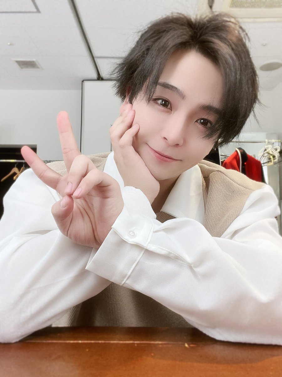 nicodance_Aoi's tweet photo. 踊ってみたのあおいくんが25歳になり無事アラサーに突入しました！(爆裂白目)
そして早いものでアイドルになってから約12年も経ちました！今はMeseMoa.というアイドルグループで奮闘しています！☺️アラサーアイドル頑張るぞ〜！！
本日は聖誕祭ありがとうございました！🙏💕
#あおい聖誕祭2024 https://t.co/NDgcxDQKeY