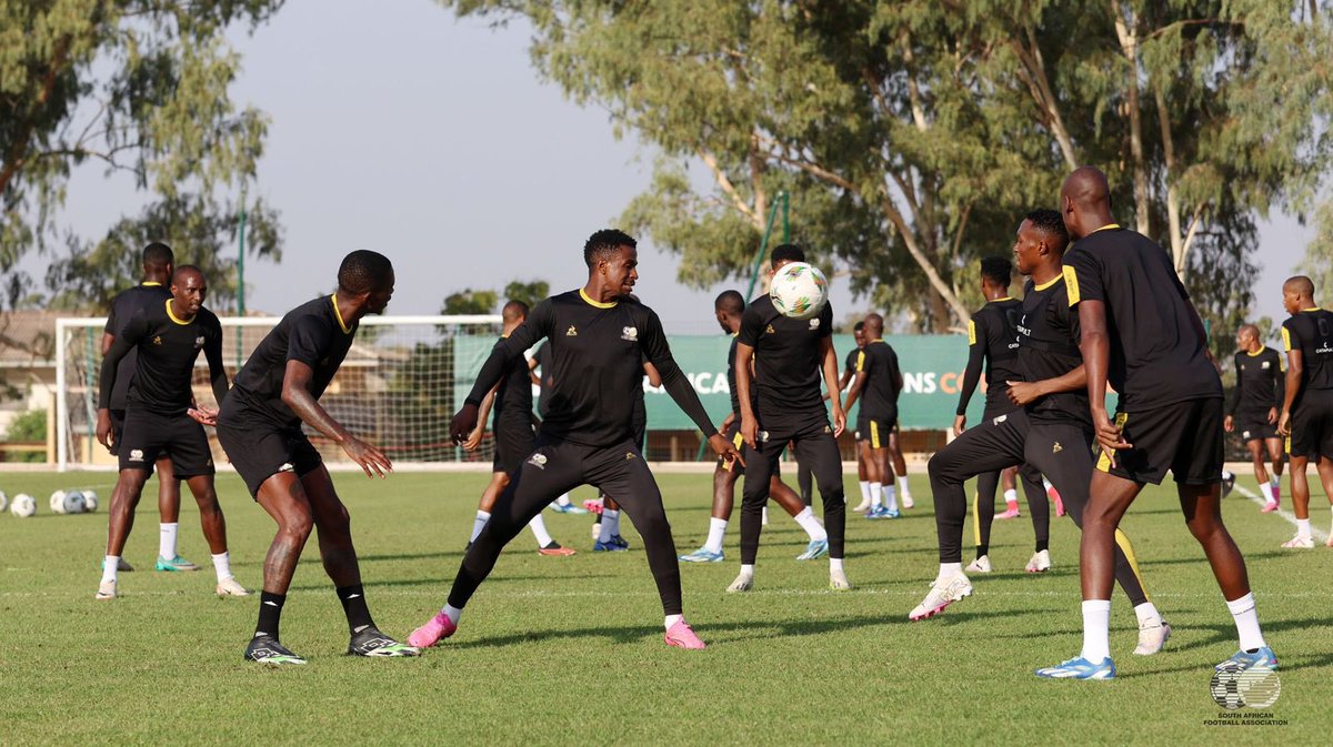 Mo_Media22's tweet photo. 🇿🇦⚽ BAFANA SHOWDOWN: Last 16 Clash with Morocco! 🔥💥 Our warriors are set to conquer the pitch in a thrilling battle for the quarter-finals! 🏆🌟 South Africa, let your cheers be heard! 🗣️🇿🇦 #BafanaVsMorocco #BafanaKaofela #AFCON2023 #RoadToQuarterFinals #MoMedia🎉⚽ https://t.co/vG9Ha08EYl