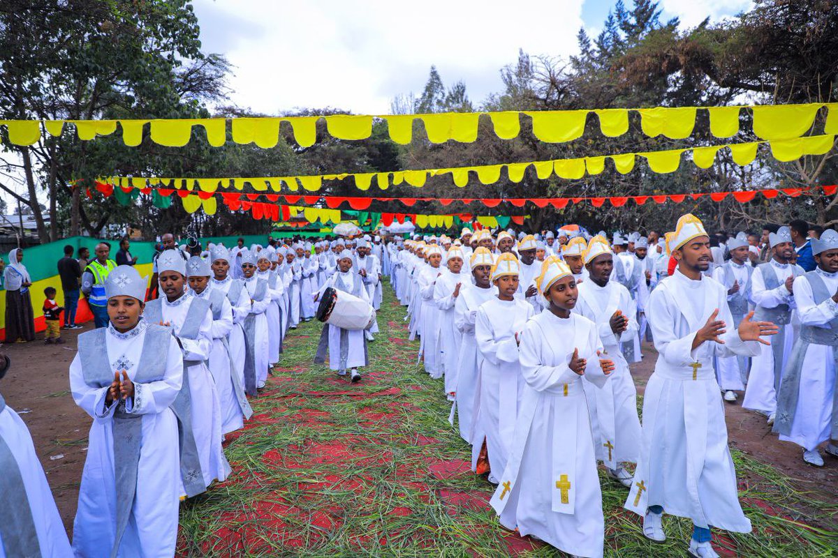 archbishophenok's tweet photo. "ጊዜ ዕረፍታ ለሶልያና ወረደ ወልድ እምዲበ ልዕልና ፤ ጠሊሳነ ንግሥ ሶቤሃ ከደና" ቅ.ያሬድ 

በዛሬው ዕለት የእመቤታችን ቅድስት ድንግል ማርያም የዕረፍቷ መታሰቢያ በዓል በቦሌ ኆኅተ ብርሃን ቅድስት ማርያም ቤተ ክርስቲያን በድምቀት ተከብሯል። 

በቃልኪዳኗ ትጠብቀን 

እግዚአብሔር ኢትዮጵያንና ሕዝቧን ይባርክ !
