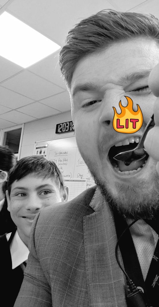 NewsomeAcademy's tweet photo. Mr H just joined RISE students in food and got roped into trying the chiu chow chilli oil 🌶️🔥🥵🤣

Students are trying new and different ingredients before cooking Chinese cuisine next week 🇨🇳

Taste, texture, smell and appearance ❤️ 
#tryit
#timetotaste
#planningandscaffold https://t.co/rCYLRn1Urs