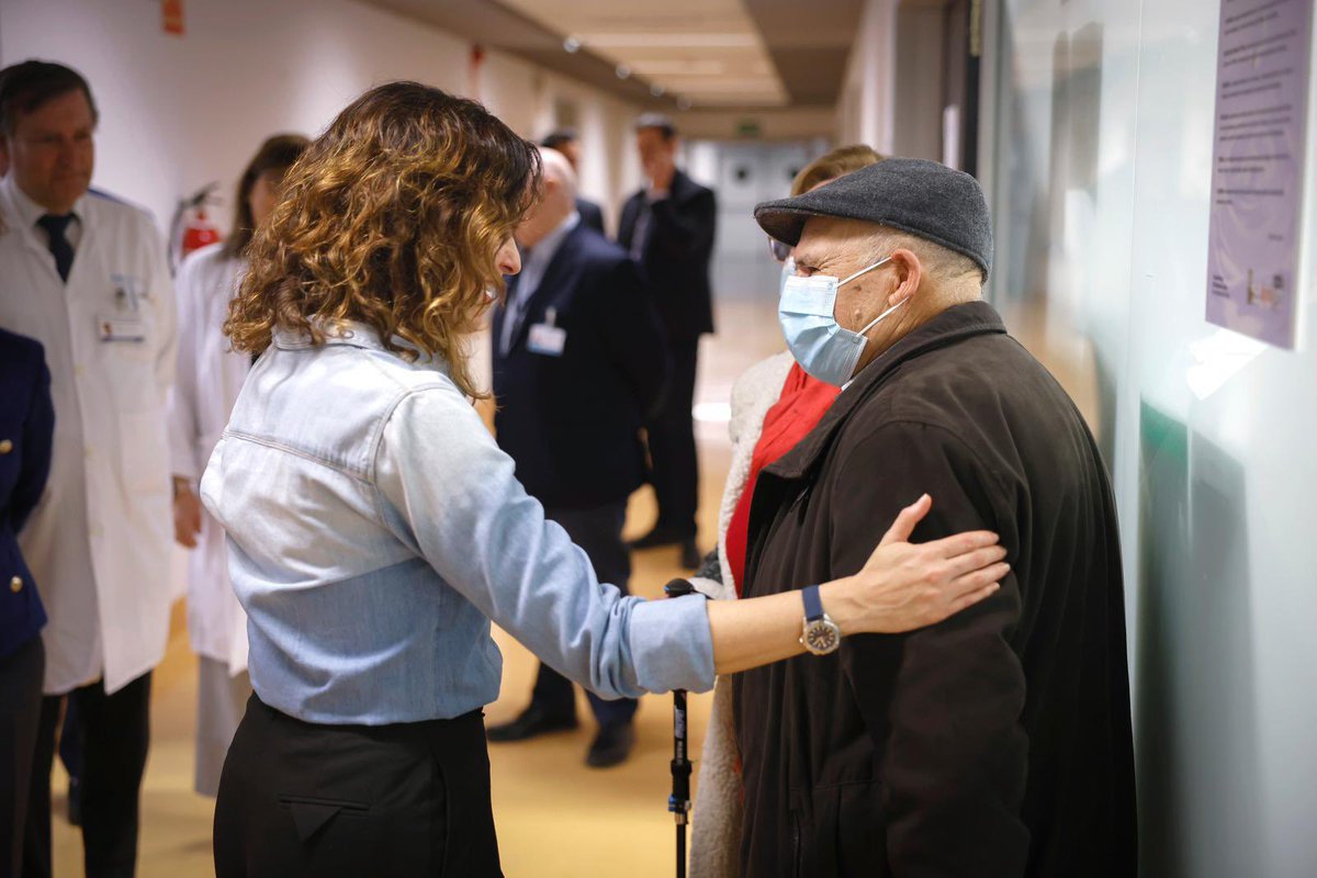Presentamos algunos de los 1.000 nuevos equipos de última tecnología contra el cáncer y otras enfermedades que pronto serán crónicas.

Mejoran mucho la calidad de vida del paciente. 

Nada sería posible sin los profesionales sanitarios. 

¡Gracias a todos!