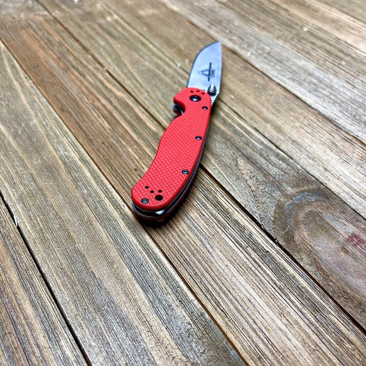 OntarioKnife's tweet photo. We are excited to announce that the long awaited #REDRATII has landed and is available! Keep an eye out with your local stores & distributors! ππ½πͺπ With signature red #G10 scales and #S35VNBladeSteel! your new compact powerhouse has arrived. #UpgradeYourEDC #ontarioknifecompany https://t.co/6Iq9kD3cgU