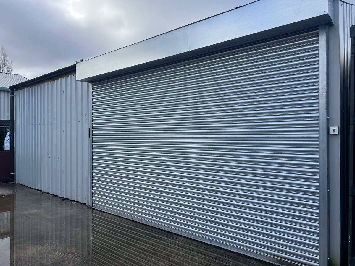 courteney__x's tweet photo. We have got 2 units available for immediate rental.
Based in Dukinfield - SK164RA.
Unit &amp; Container: The unit is 600Sq Ft Aprox &amp; 20ft shipping Container. With electric &amp; water.
The unit is office, toilet, kitchen area &amp; storage room woth CCTV &amp; plenty of outside space. https://t.co/cJ9FNZnghf