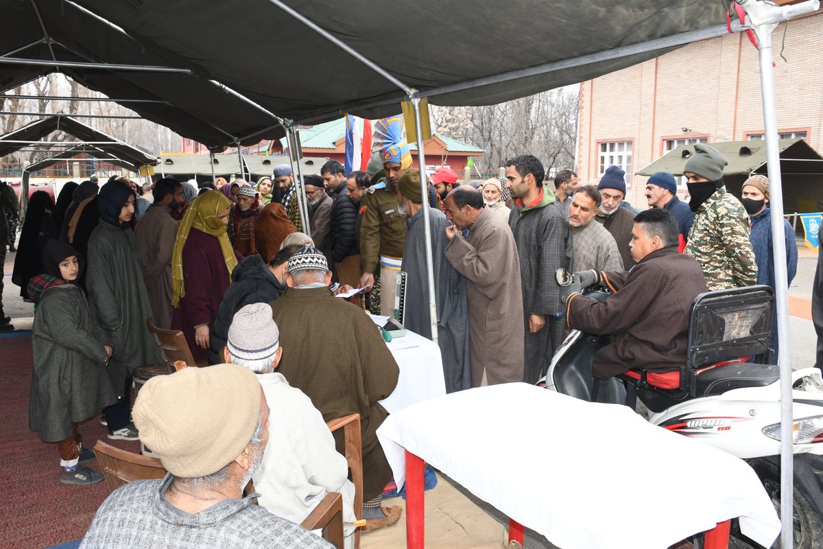 164Pro's tweet photo. Free health check up and distribution of  medicines as a part of CAP organized by 164 Bn CRPF at Arabal, Dooru Dist. Anantnag on 30/01/24. A large number of Villagers attended the camp and availed the facilities. The efforts of @crpfindia was lauded by general public.
@KOSCRPF https://t.co/ANbmqMrp7P