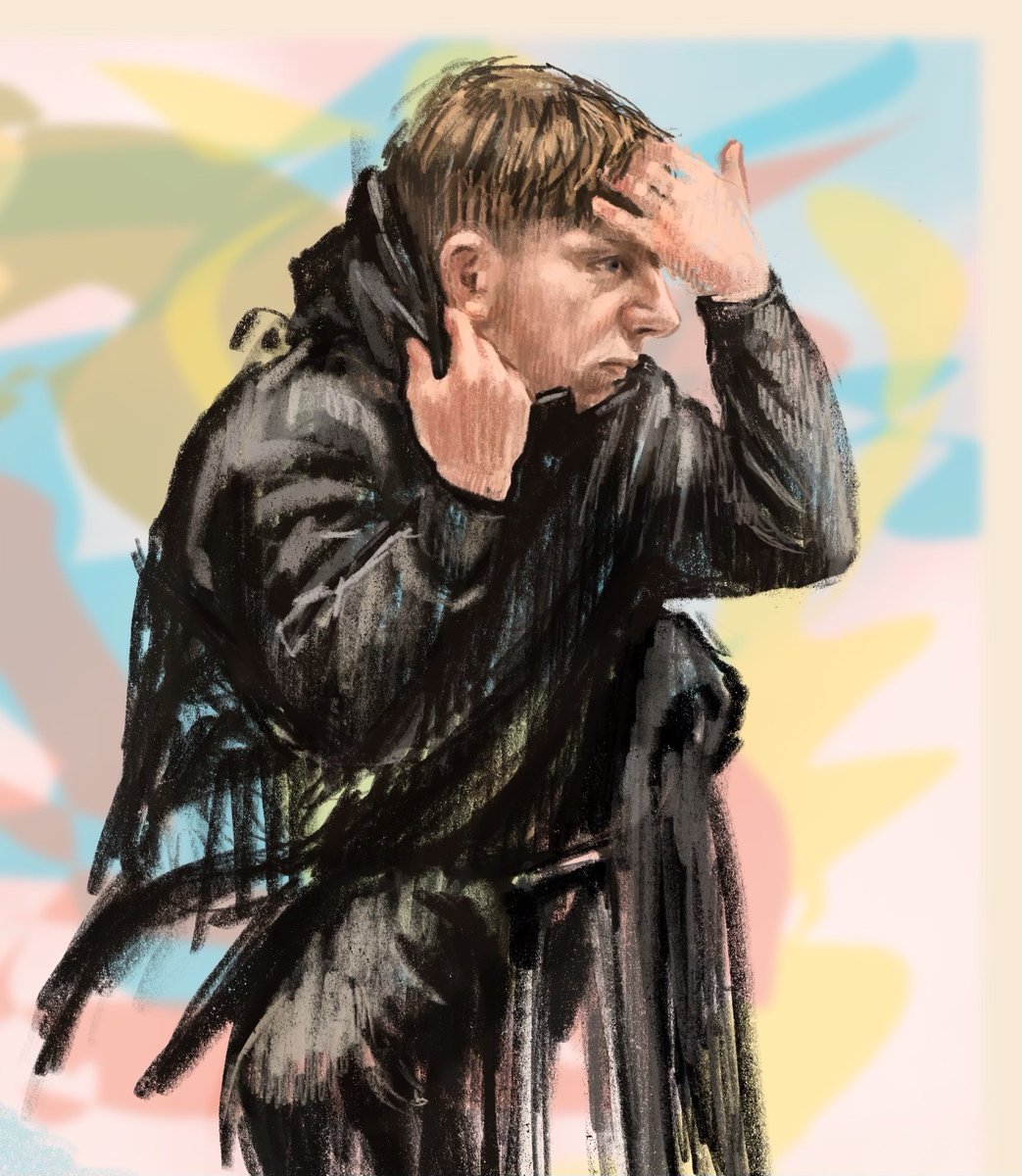 SaskiaBelleman's tweet image. De vermeende moordmakelaar Krystian M. doet op verzoek van de nabestaanden van #PeterRdeVries 5 seconden zijn capuchon en mondkapje af. Dat is genoeg voor @PetraUrban.