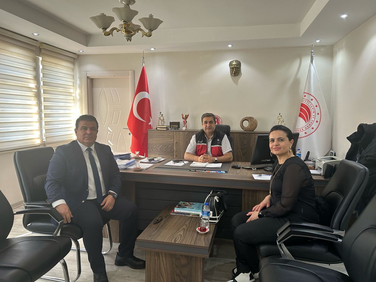 Serik Kaymakamı Sayın Cemil ŞAHİN'i ve Serik İlçe Tarım ve Orman Müdürü Sayın Mustafa ÇÖMEZOĞLU'nu ziyaret ederek, IPARD III Programı ve TKDK destekleri hakkında bilgi paylaşımı yaptık. Sayın Kaymakamımıza ve Müdürümüzü nazik ev sahiplikleri için teşekkür ederiz #tkdk #yatirim