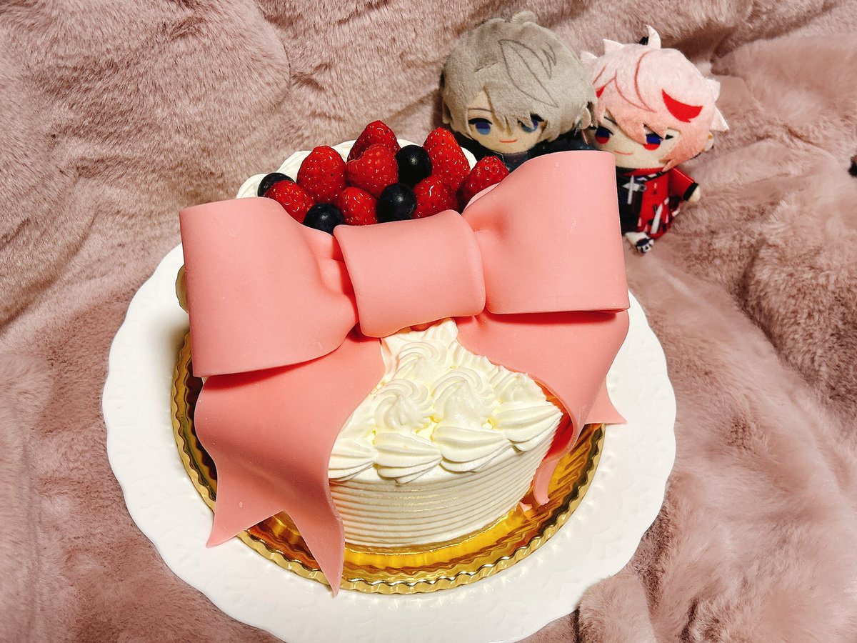 実は誕生日…！！
家族が可愛いケーキ用意してくれた💕
最近りんごにどハマりしてるのも考慮してりんご梅酒まで用意してくれたぞ🍎🍎