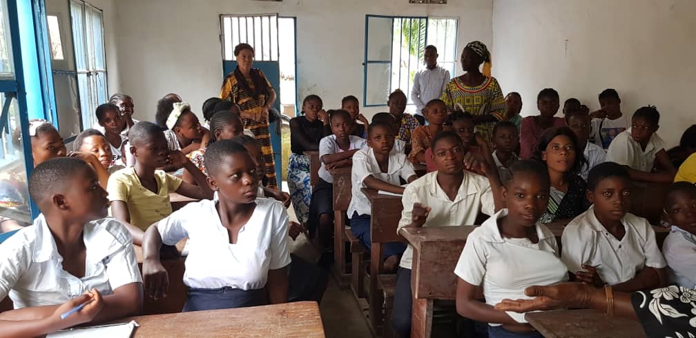 KasaiVlf's tweet photo. Dans le cadre du programme @VlfCongo ,77 élèves dont 65 filles du Centre de Rattrapage Scolaire sont sensibilisés sur les unions conjugales des affaires par les #ODDF en collaboration avec le @refedef
#Objectif est de réduire les taux des unions conjugales des enfants
@DevCanada https://t.co/p7iZjxMF6E