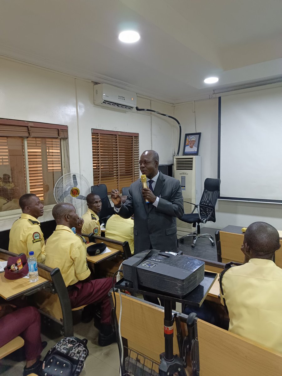 followlastma's tweet photo. #TrainingDay2  
#LASTMATraining 
#HappeningNow
#HumanRights 

Mr. Oseni Akerele, The Director of Legal Services of LASTMA, taking the session on "Human Rights".

@followlasg @Gidi_Traffic @jidesanwoolu @lagosMOT1 @lagostraffic961 @Mr_JAGs @Sola_Giwa @TrafficChiefNG https://t.co/8agwKAbgxX