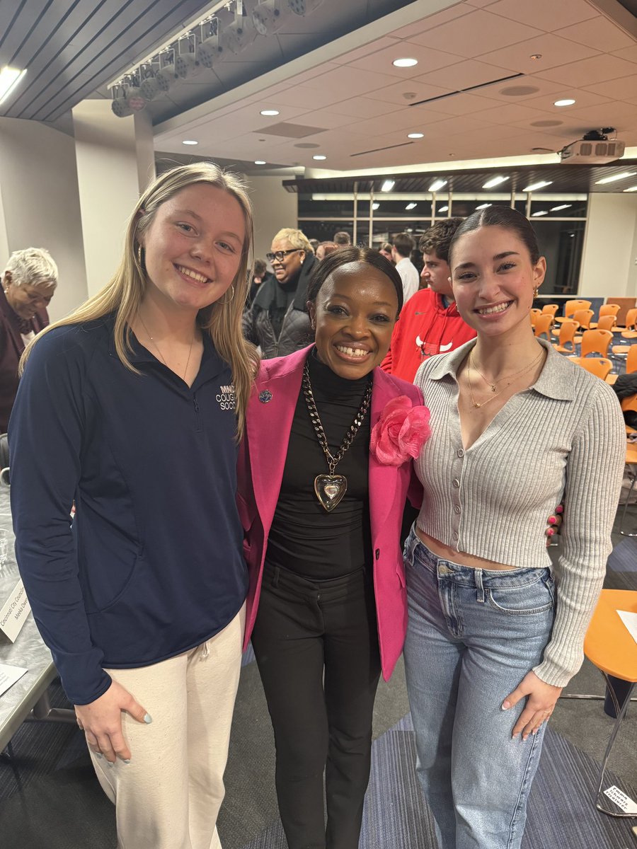 meekaowens1's tweet photo. Such a fun evening at @XavierU’s Women in Politics Panel last night! 💕 https://t.co/mZnTEWYF8A