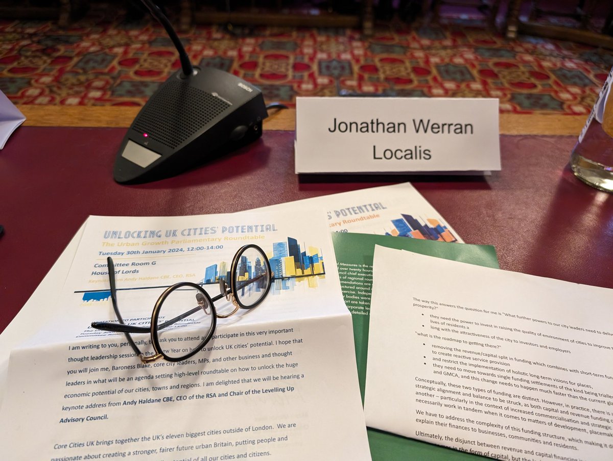 Ringside seat for magnificent @corecities parliamentary roundtable 'Unlocking UK cities' potential'. Andy Haldane @theRSAorg keynote outlines 4 issues - 1️⃣ #localgov finance position 2️⃣ rigid central gov fiscal rules 3️⃣ Devolution & obstacles to it 4️⃣ catalysing private finance