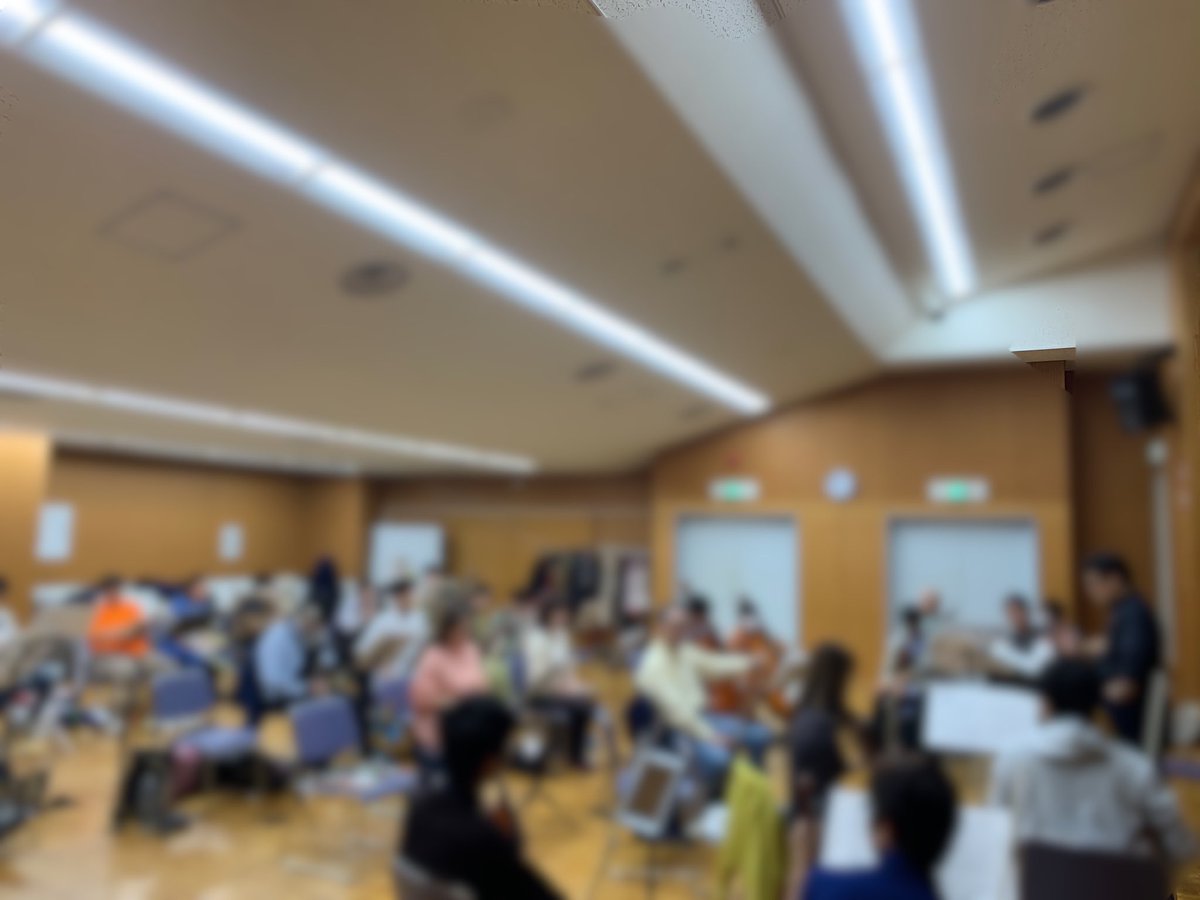 Musica_Moderna's tweet photo. 先日の練習では、春祭の第二部を中心に行いました！

変拍子を体に叩き込んでいきます💪

音が並んでいるところよりも休符で拍がわからなくなっちゃいますね😖

#春の祭典 #奏者募集 #弦楽器 https://t.co/FQBuK6Q8UA