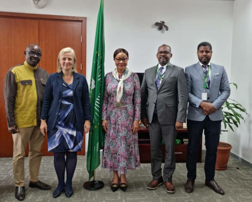 I had an insightful meeting with H.E  Luisa Fragoso,Amb. of #Portugal to #Ethiopia & @_AfricanUnion.We discussed organising a Side-event at margins of #AU_SUMMIT,On theme: 'Leveraging Africa's leadership on #OceanGovernance & #BlueEconomy': Strengthening Africa-Europe Partnership
