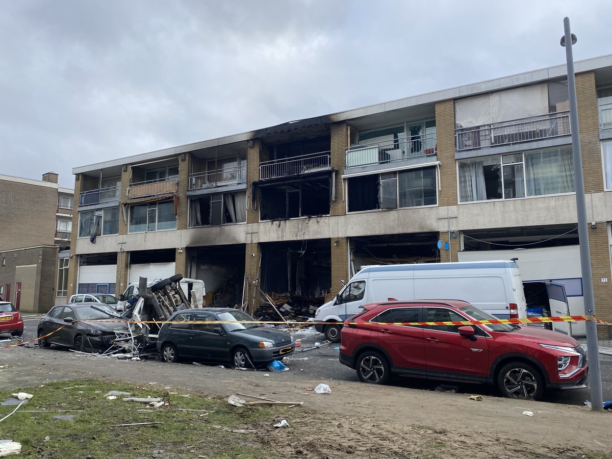 Aan de Schammenkamp in Zuidwijk is maandagavond na een explosie brand uitgebroken in een appartementencomplex. 

De gemeente organiseert op dinsdagmiddag om 16.00 uur een besloten bewonersbijeenkomst.

Meer informatie: rotterdam.nl/brand-en-explo…