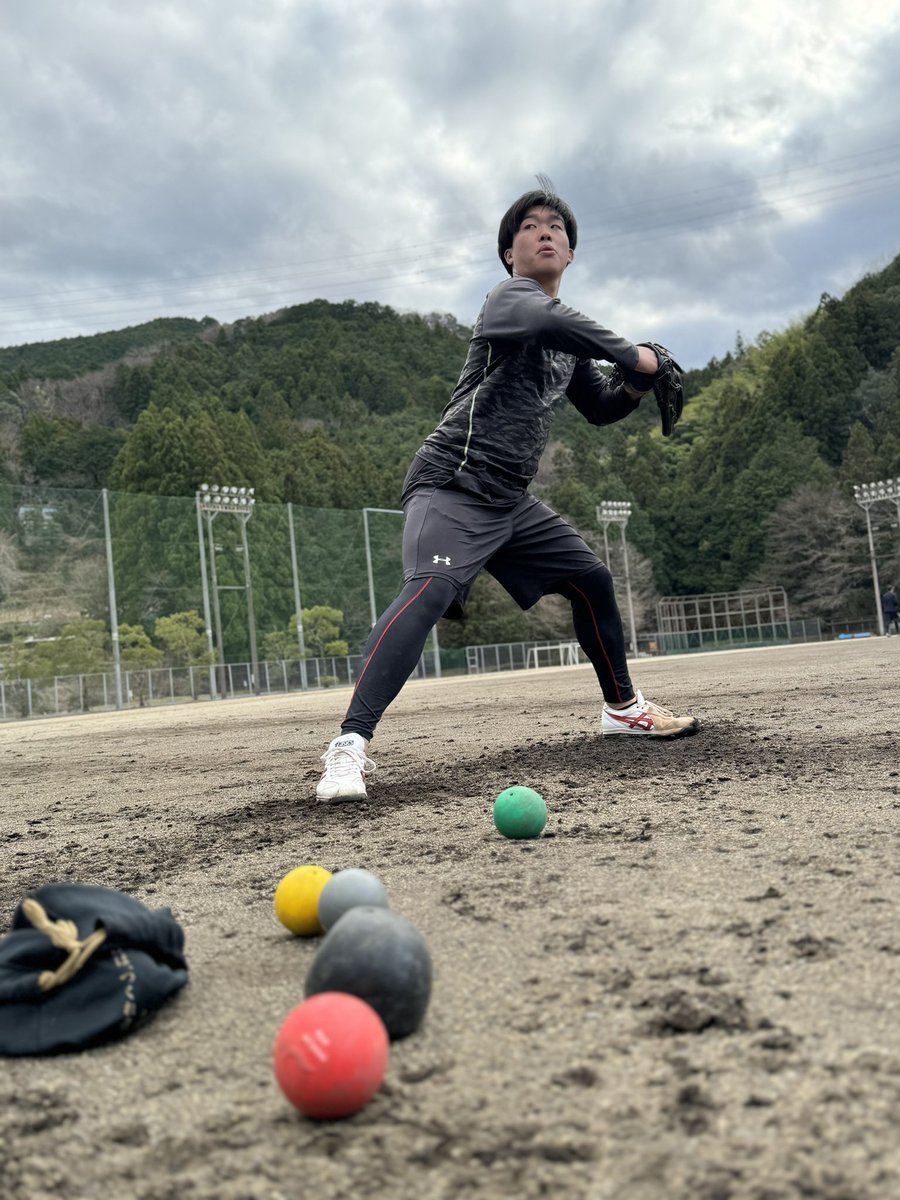 fightingdogs_dk's tweet photo. ＼新入団🔰選手紹介👏／

#福本光希　投手

出身　#東京都 #足立区
球歴　#東京成徳大学高校 - #日本大学 

非公式ながら最速151kmの本格左腕💪この独立リーグから夢を掴んで欲しい🔥✨

#四国アイランドリーグplus https://t.co/OU9WLR8jny