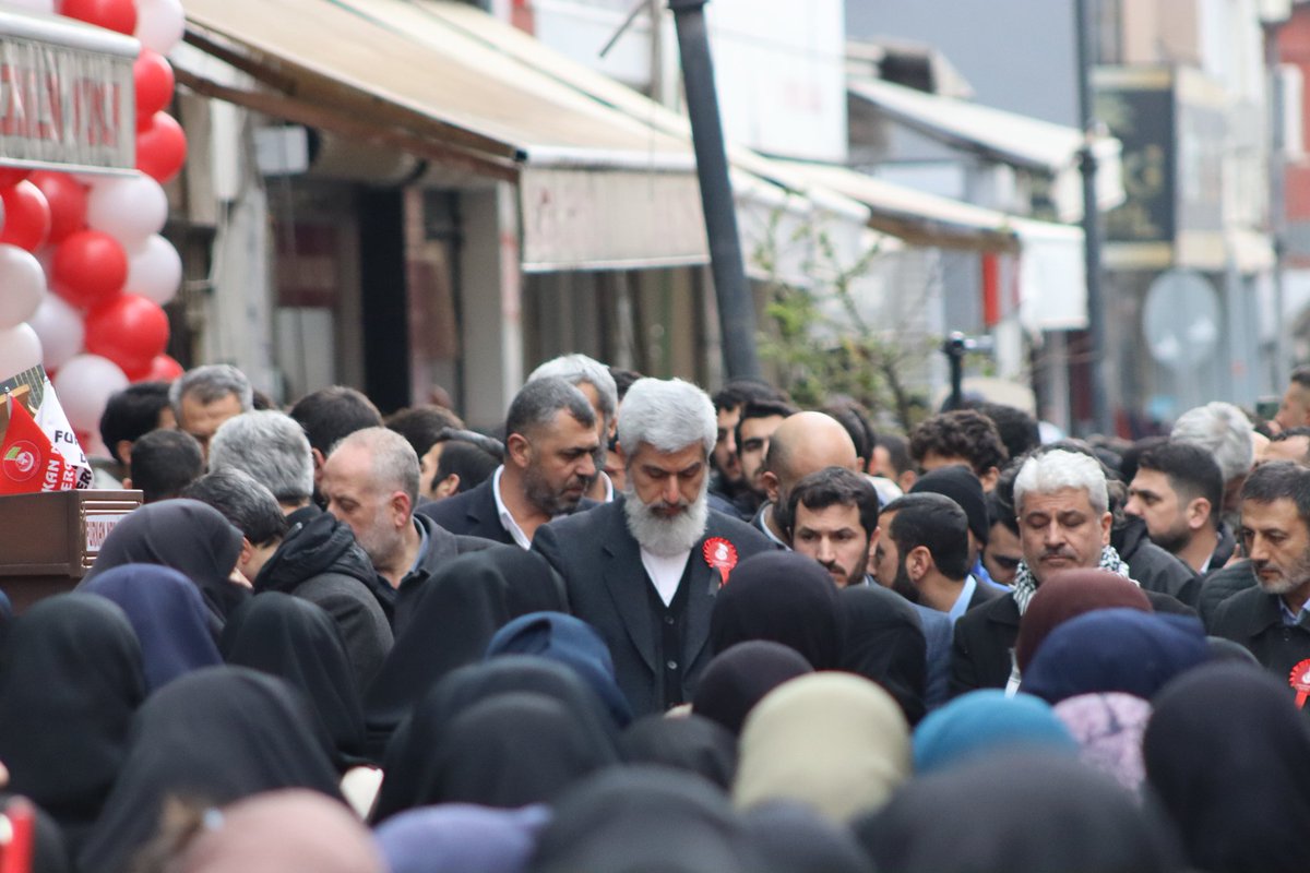 Kayyumun elinde kaldığı 6 yılın ardından gerçekleştirilen Furkan Nesli Dergi Binası açılışı büyük bir kalabalığın katılımıyla gerçekleştiriliyor.  FurkanNesli BinaAçılışı #FurkanHareketi #HamdOlsun