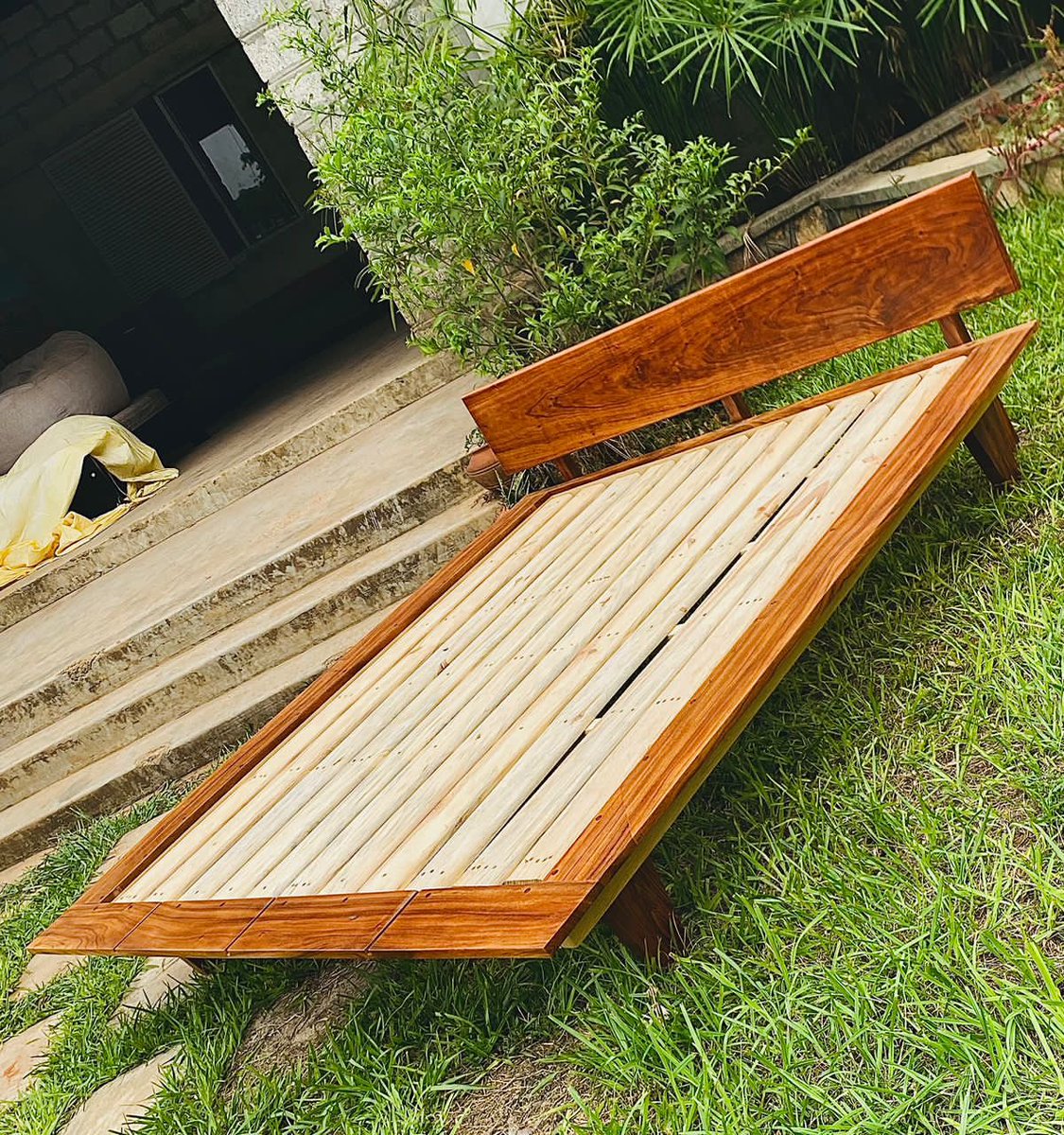 madebyiragaba's tweet image. We did something yesterday. 

Simple but beautiful. 

Mugavu platform bed 5/6 

Price: 1,000,000