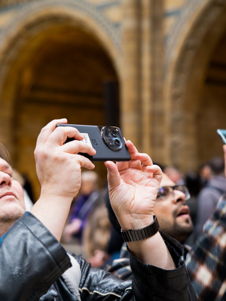 Alvie_Mahmud's tweet photo. From the OnePlus Launch (London edition) last week!

My awesome OnePlus friends using the #OnePlus12 at the @NHM_London!

Thanks to the OnePlus EU team for inviting me to London, and for an amazing experience ❤️

@oneplus @OnePlus_Europe

@torharrington @ShubhamAg_ https://t.co/jFTsdKxKVX