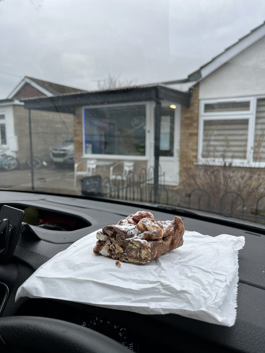 Massive thanks to @Veracatty_1 for the recommendation. One of the best rocky road cakes I have ever had 😍. Coffee was nice too 👍

#Shoplincs
#LincsConnect