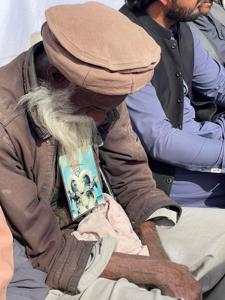 Olus Yar Khan (@olusyaar) on Twitter photo Pashtuns across the Durandline pushed to stravation and deep poverty our two times bread and butter snatched by <a href="/anwaar_kakar/">Anwaar ul Haq Kakar</a>
led caretaker <a href="/GovtofPakistan/">Government of Pakistan</a>
#ChamanSitIn demands free trade on Durandline. Pashtuns across the Durandline pushed to stravation and deep poverty our two times bread and butter snatched by <a href="/anwaar_kakar/">Anwaar ul Haq Kakar</a>
led caretaker <a href="/GovtofPakistan/">Government of Pakistan</a>
#ChamanSitIn demands free trade on Durandline.