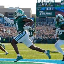 Westonbryan15's tweet photo. Blessed to receive an offer from Tulane University!! @CoachThompson05 @GreenWaveFB @rockerlee229 @247Sports @EvanMckissack @On3Recruits https://t.co/LLFW1dJeQR
