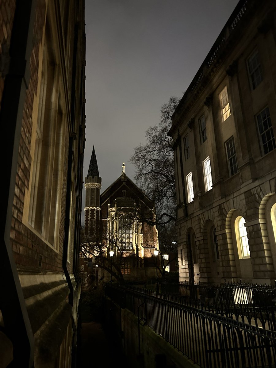 Legallybaking's tweet photo. Showing off tonight, eh London 😍 https://t.co/jhjmmzEDWS