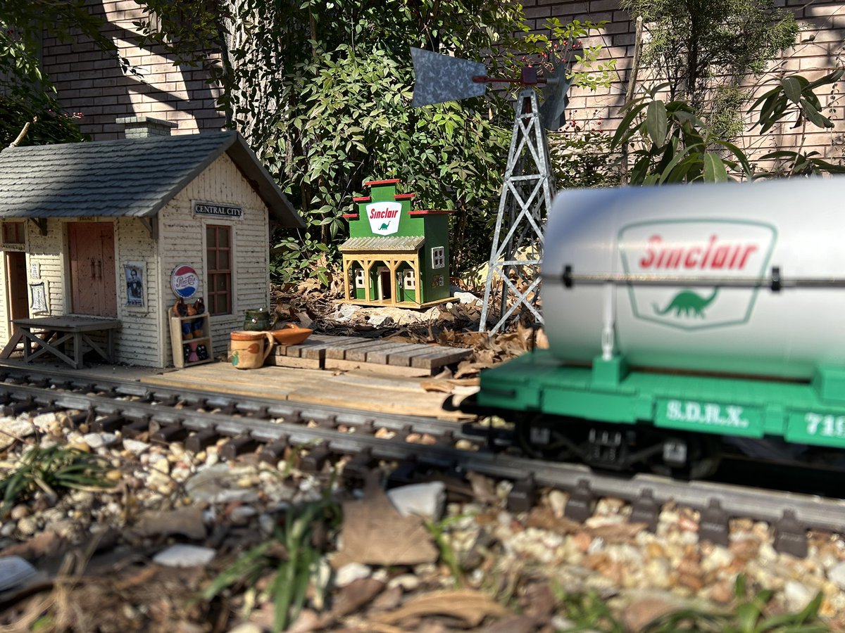 dinodadreviews's tweet photo. I put the finishing touches on a #Sinclair company store for my #gardenrailroad today! 🦕 🚂 🥰
The stickers I glued on add the perfect bit of flair, as do the bottle lights for the interior!
#gardenrailway #modelrailroad #modelrailway #dinosaurtrain #sinclairoil #brontosaurus https://t.co/KOPwLZ7pgd