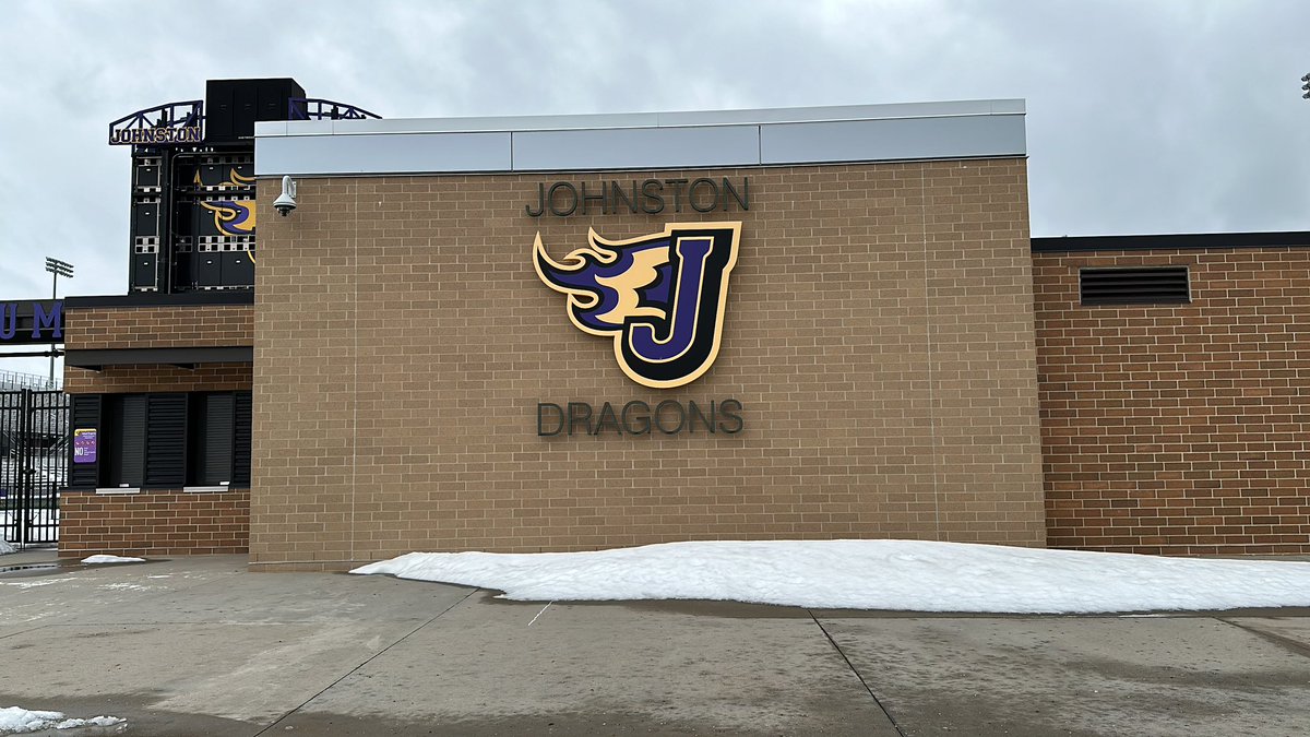 tstepsis's tweet photo. This place has been pretty good to us. Another #DSMUSA high school football program with great coaches, players, and culture. Grateful to have past, current and future @DrakeBulldogsFB on our roster. https://t.co/ZRAq2OECEY
