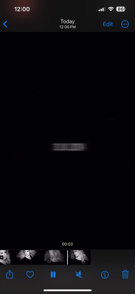 adelealbum's tweet image. IT SAYS 31 01 24!!!!!!!!!!!!