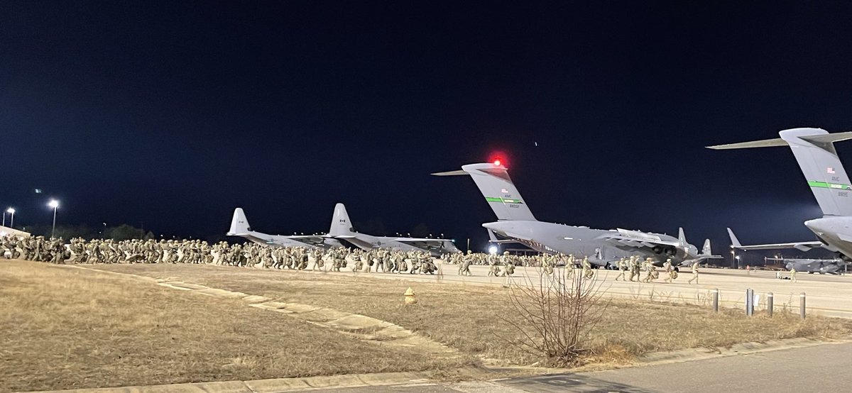 RCAFOperations's tweet photo. This month, two CC-130J Hercules from 436 Transport Sqn took part in Ex Battalion Mass Tactical Week alongside the US Air Force and US Army at Pope Army Airfield, North Carolina. They participated in airdrop operations and operational and tactical planning. @RCAF_ARC #Airborne https://t.co/6ODdTzWnQw