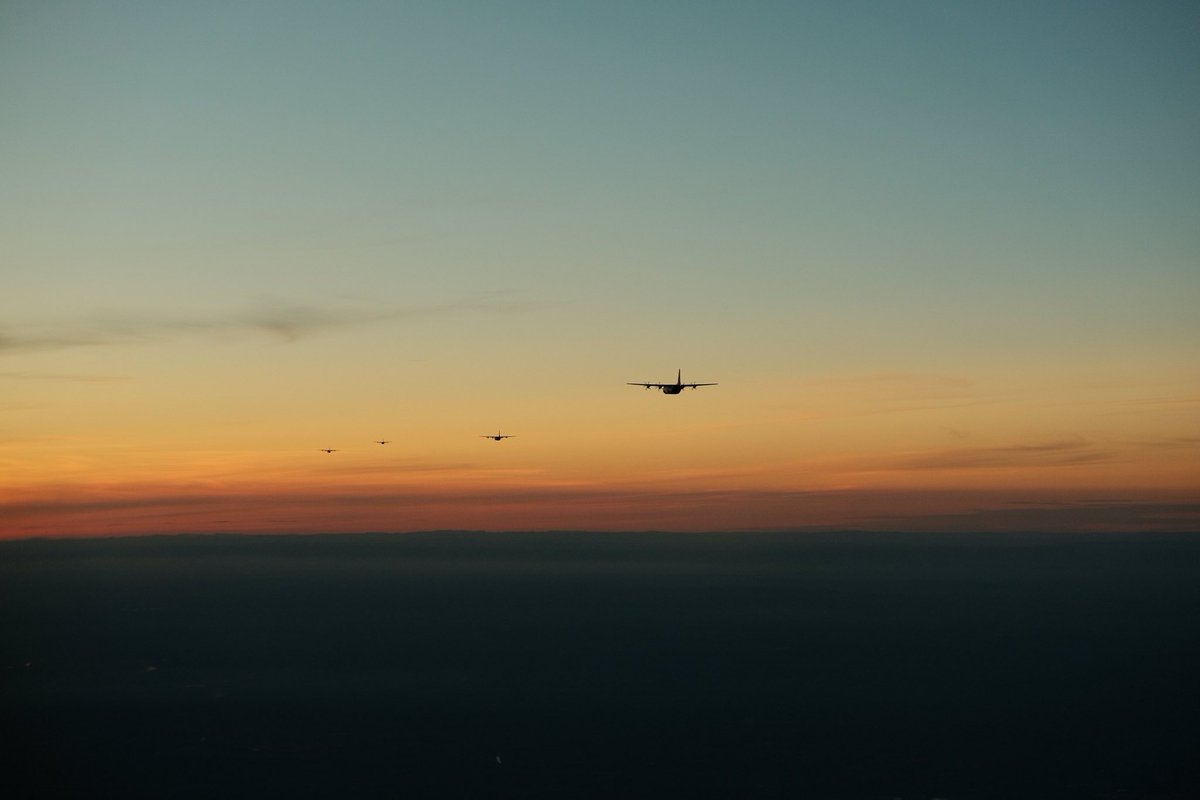 RCAFOperations's tweet photo. This month, two CC-130J Hercules from 436 Transport Sqn took part in Ex Battalion Mass Tactical Week alongside the US Air Force and US Army at Pope Army Airfield, North Carolina. They participated in airdrop operations and operational and tactical planning. @RCAF_ARC #Airborne https://t.co/6ODdTzWnQw