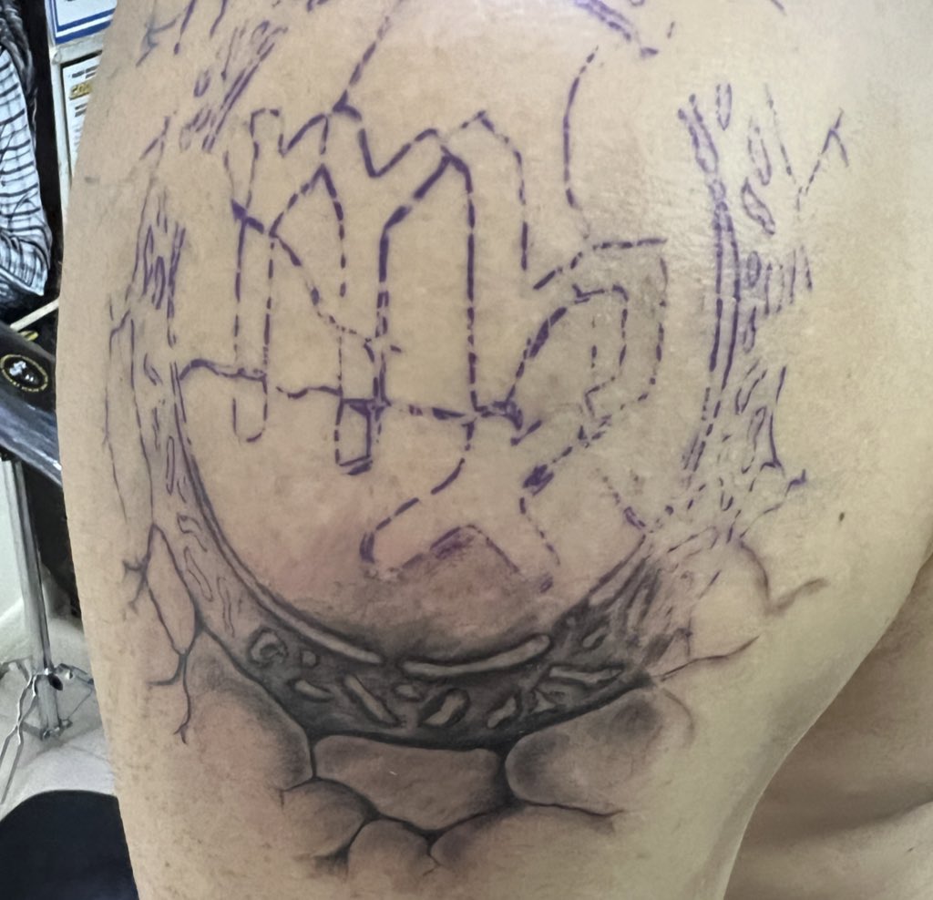 craz1ej's tweet photo. Getting there baby 🤗🙃 #FirstInk https://t.co/CjBRWroSQs