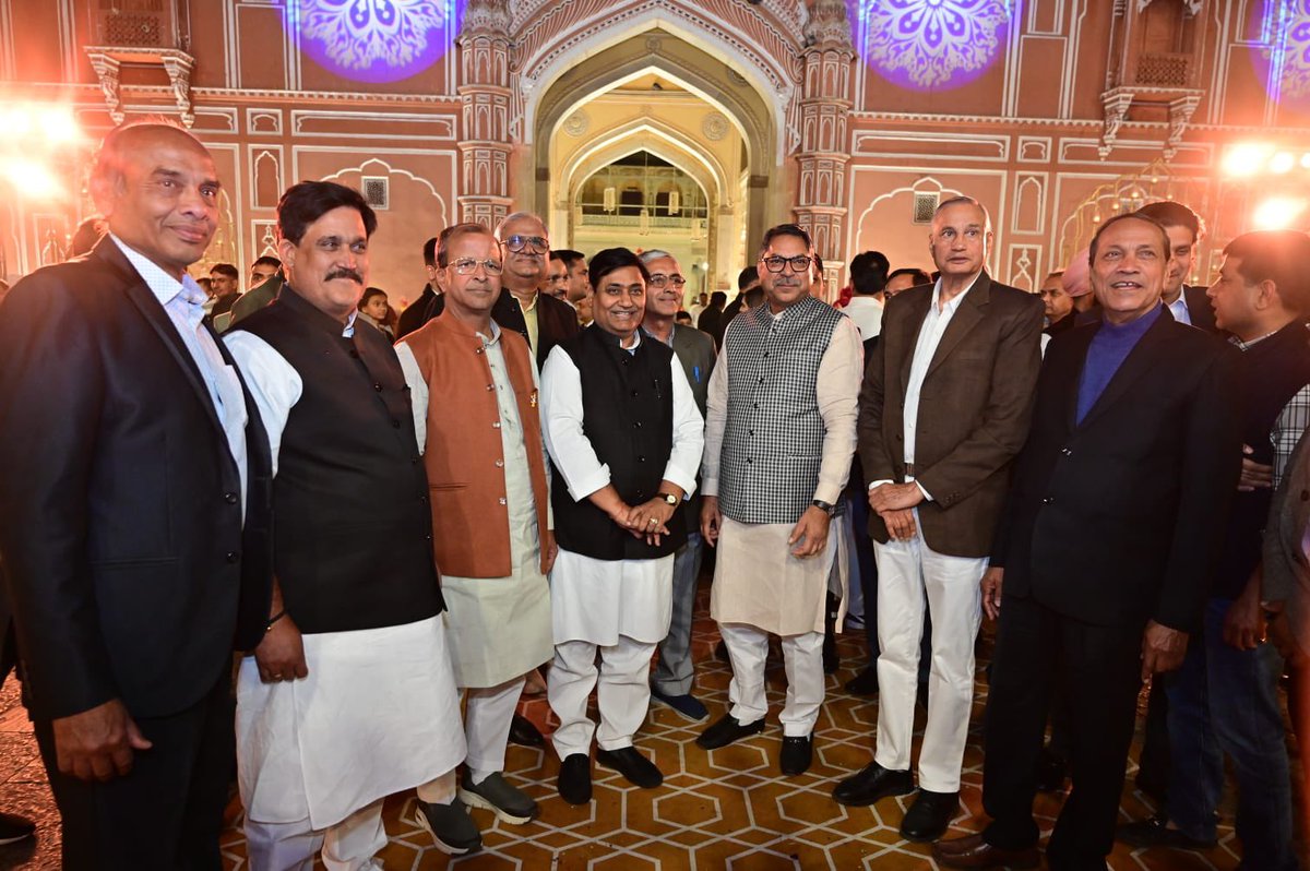 GovindDotasra's tweet photo. राजस्थान पुलिस के उप महानिरीक्षक श्री राजेश सिंह जी के पारिवारिक वैवाहिक समारोह में सम्मिलित होकर बधाई दी एवं वर-वधू को सुखद दांपत्य जीवन का आशीर्वाद दिया। https://t.co/GIRcmxXNfD