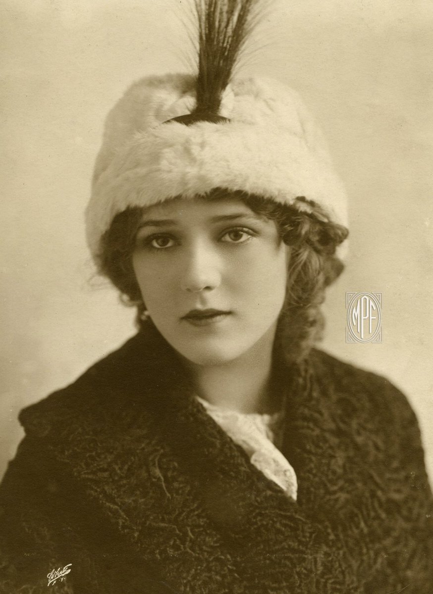 Mary dressed for winter, captured by White Studios, circa 1914 in New York City. #marypickford #whitestudios #iconoclast #womeninfilm #hollywoodportraits