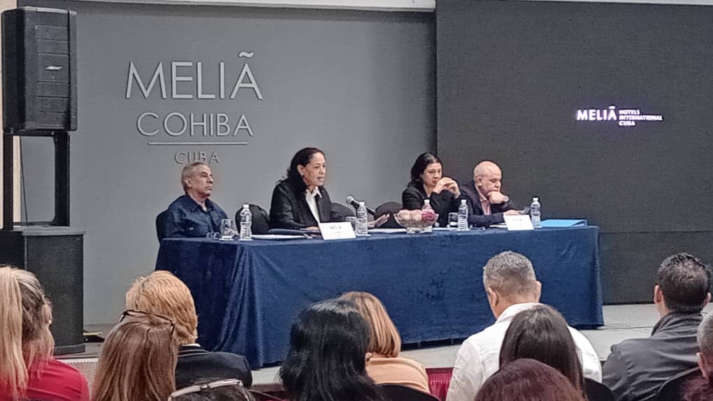 TTC_Cuba's tweet photo. Ministerio de Turismo de #Cuba prevé retomar proyecto de hoteles escuelas, integrados al sistema de formación existente, así trasciende en la V Convención de Capacitación y Desarrollo que tiene lugar en el Hotel Meliá Cohiba. #turismo #formatur #CubaUnica #TTC https://t.co/1tuPhjQVKU