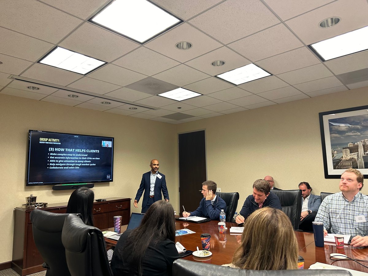 chris_fils's tweet photo. Our Chicagoland Next Gen Advisors came together for the COI training hosted by Chris Jordan. Excited about the future and looking forward to continued growth.  #RJChicagoland #wecoming https://t.co/4cc405J5ms