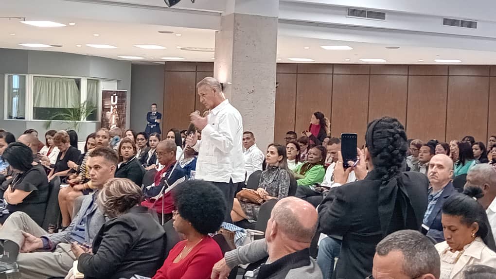 TTC_Cuba's tweet photo. Ministerio de Turismo de #Cuba prevé retomar proyecto de hoteles escuelas, integrados al sistema de formación existente, así trasciende en la V Convención de Capacitación y Desarrollo que tiene lugar en el Hotel Meliá Cohiba. #turismo #formatur #CubaUnica #TTC https://t.co/1tuPhjQVKU