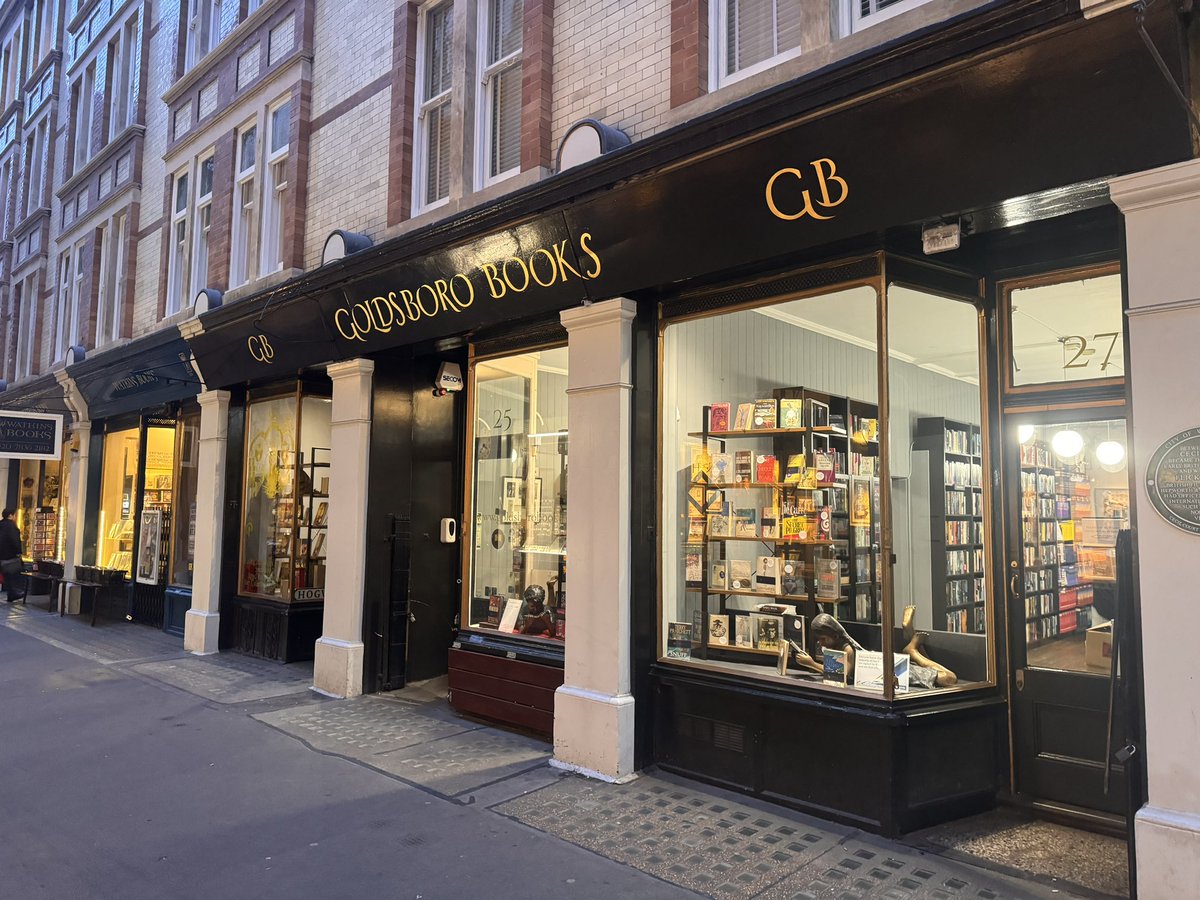 TonyKent_Writes's tweet image. My favourite afternoon of the year so far, signing 150 special edition copies of my new #JoeDempsey / #MichaelDevlin thriller - #TheShadowNetwork - for the peerless @GoldsboroBooks

Officially released on Feb 15th, you can order yours on the link below:

goldsborobooks.com/products/the-s…