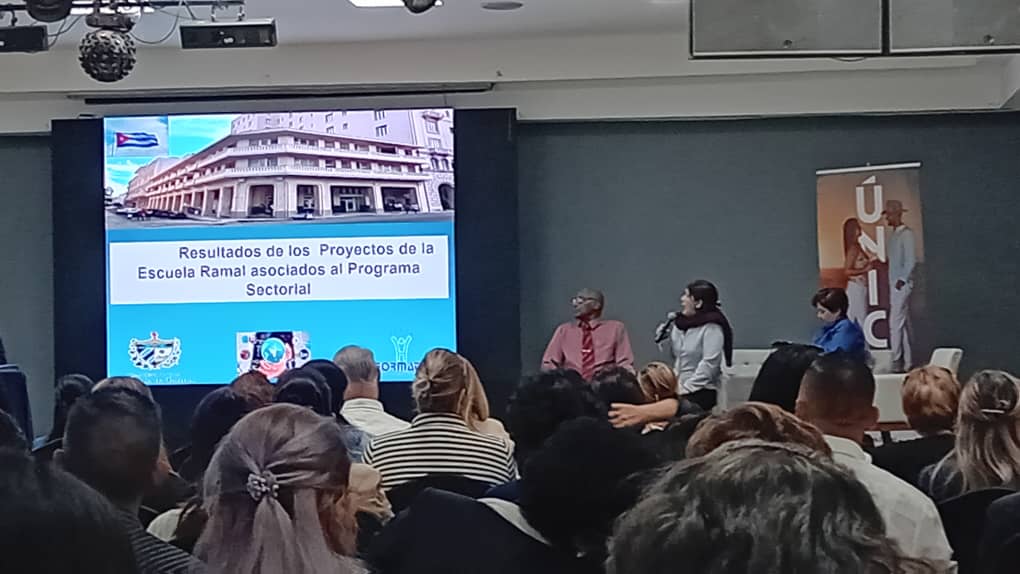 TTC_Cuba's tweet photo. Ministerio de Turismo de #Cuba prevé retomar proyecto de hoteles escuelas, integrados al sistema de formación existente, así trasciende en la V Convención de Capacitación y Desarrollo que tiene lugar en el Hotel Meliá Cohiba. #turismo #formatur #CubaUnica #TTC https://t.co/1tuPhjQVKU