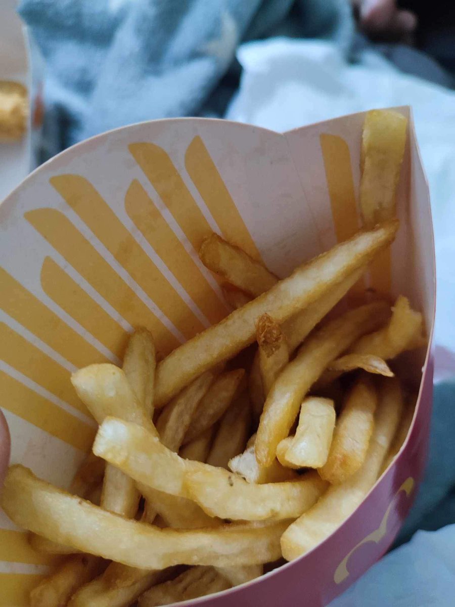 psykopatch's tweet photo. @McDo_PH What happened with your fries? Ordered thru Grab just a few minutes away from our house. Antok na din sila at 1 AM? Unsatisfied midnight snack https://t.co/Vhy8JfLP2Y