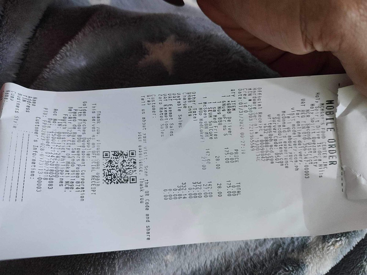 psykopatch's tweet photo. @McDo_PH What happened with your fries? Ordered thru Grab just a few minutes away from our house. Antok na din sila at 1 AM? Unsatisfied midnight snack https://t.co/Vhy8JfLP2Y