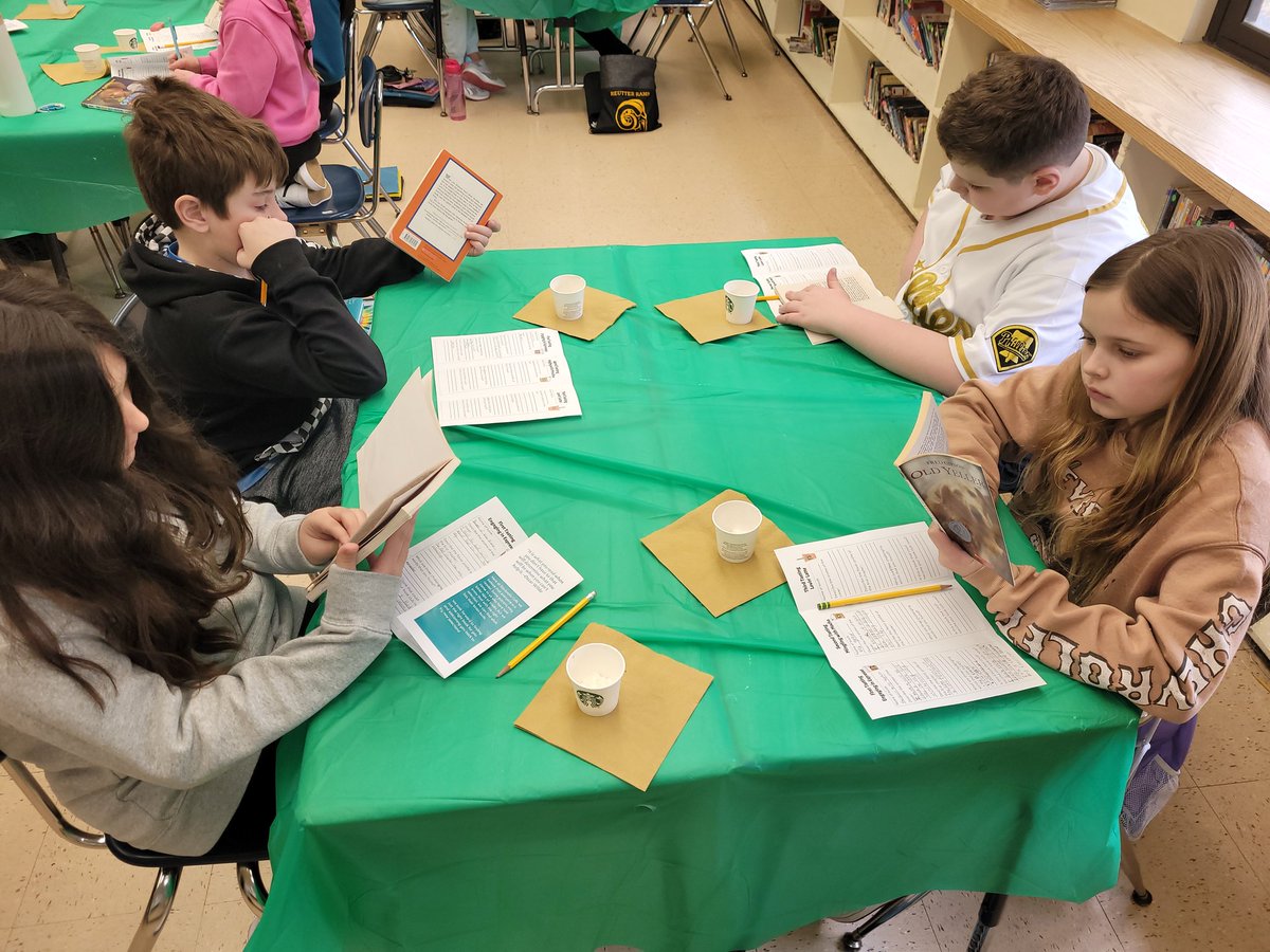 peters_ted's tweet photo. Students enjoyed a book tasting in order to preview upcoming novels that they will be reading in Mrs. Hartman's ELA class. #reutterrocks @franklintwpsch https://t.co/fXdt0WJlqM